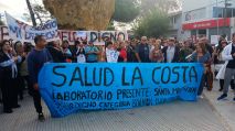 Los trabajadores de la salud  realizaron una marcha en Mar de Ajó  por reclamos salariales