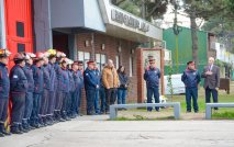 Juan de Jesús visitó el Cuartel de Bomberos de Mar de Ajó para saludarlos en su día