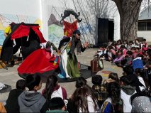  Con una obra teatral temática, el uso responsable de pantallas pasó por la Escuela N° 8 de Mar de Ajó
